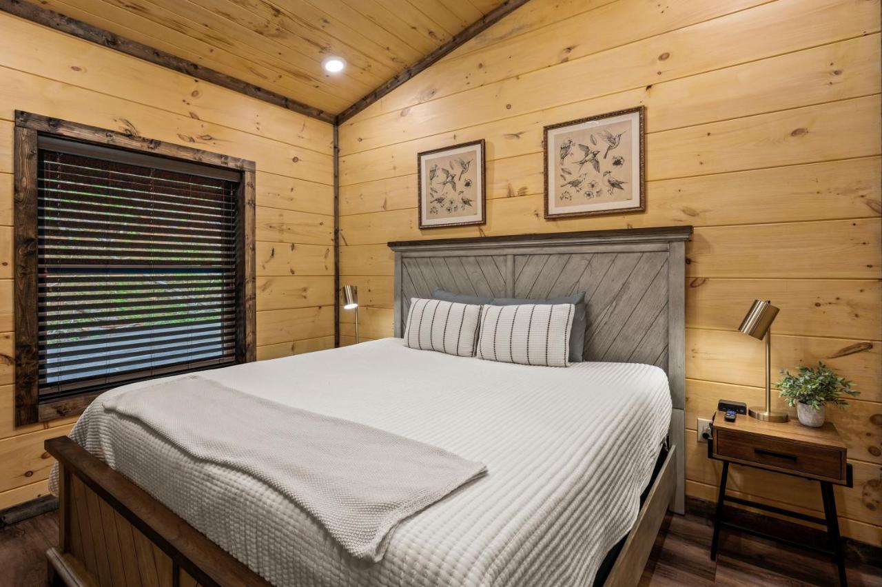New Cozy Mountain Cabin Hot Tub Near Downtown Гатлінбург Екстер'єр фото