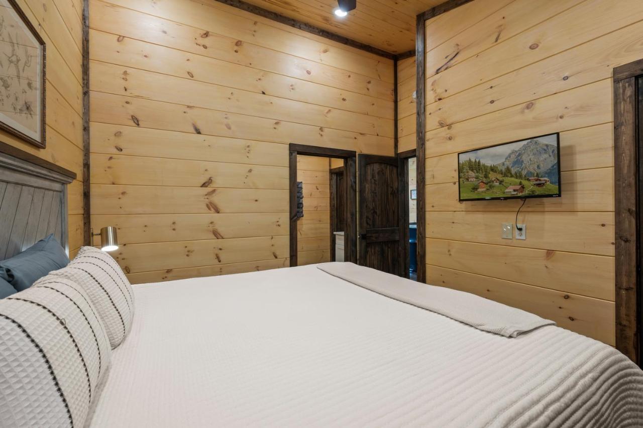 New Cozy Mountain Cabin Hot Tub Near Downtown Гатлінбург Екстер'єр фото