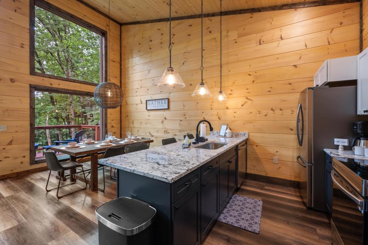 New Cozy Mountain Cabin Hot Tub Near Downtown Гатлінбург Екстер'єр фото