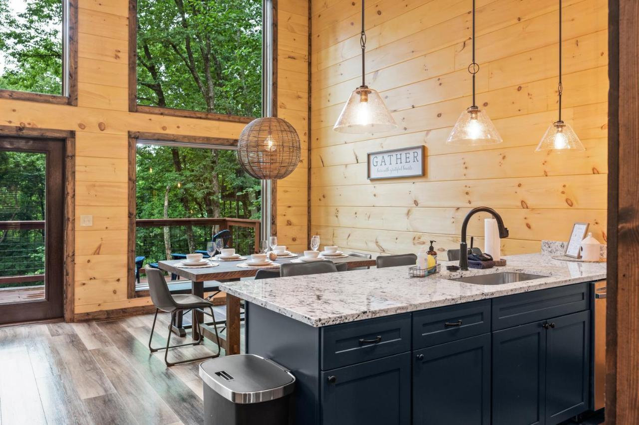 New Cozy Mountain Cabin Hot Tub Near Downtown Гатлінбург Екстер'єр фото