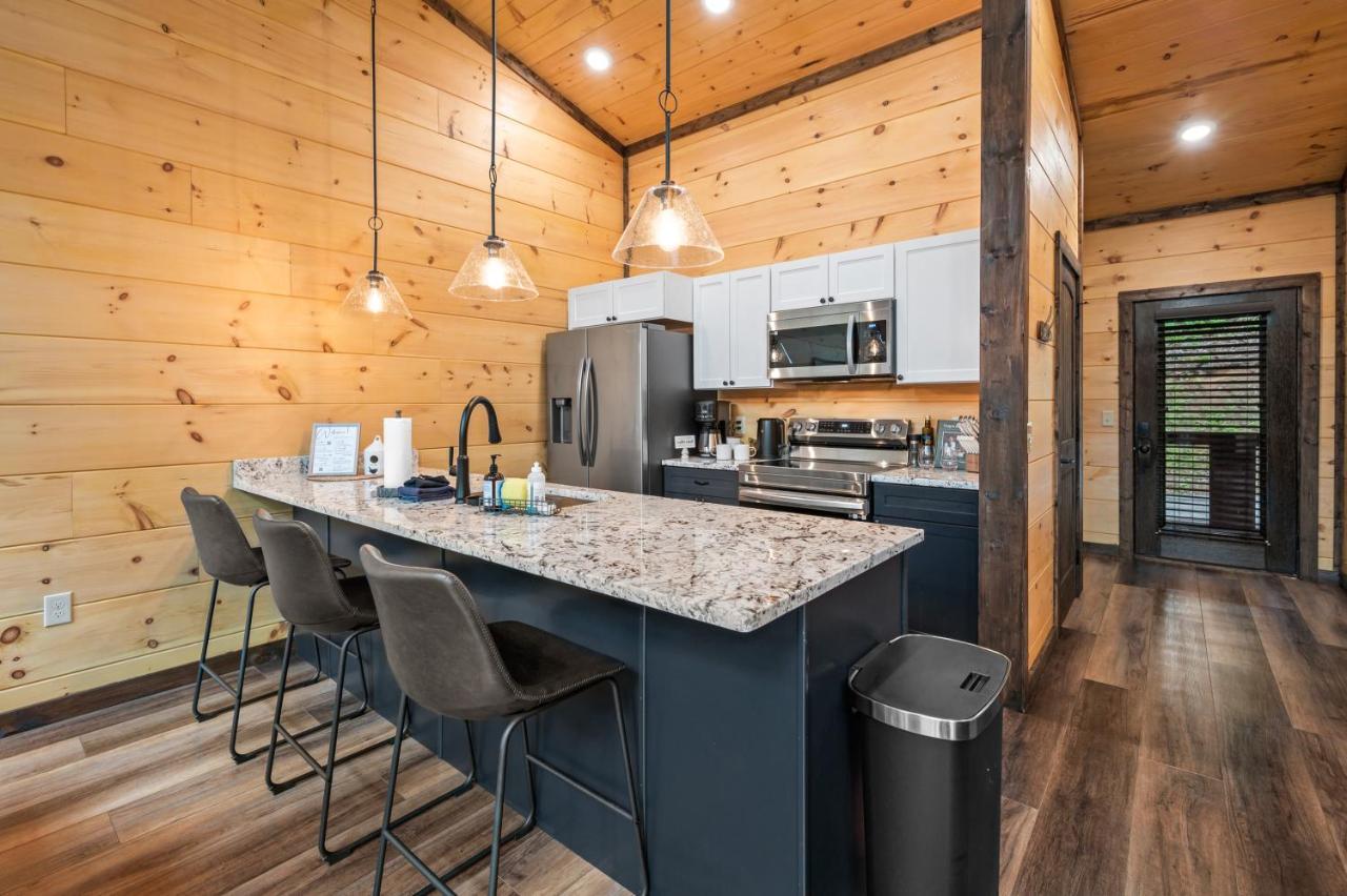 New Cozy Mountain Cabin Hot Tub Near Downtown Гатлінбург Екстер'єр фото