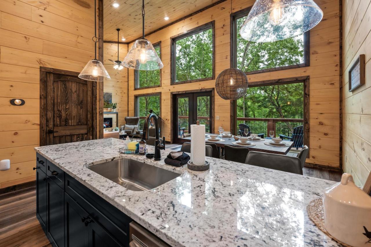 New Cozy Mountain Cabin Hot Tub Near Downtown Гатлінбург Екстер'єр фото