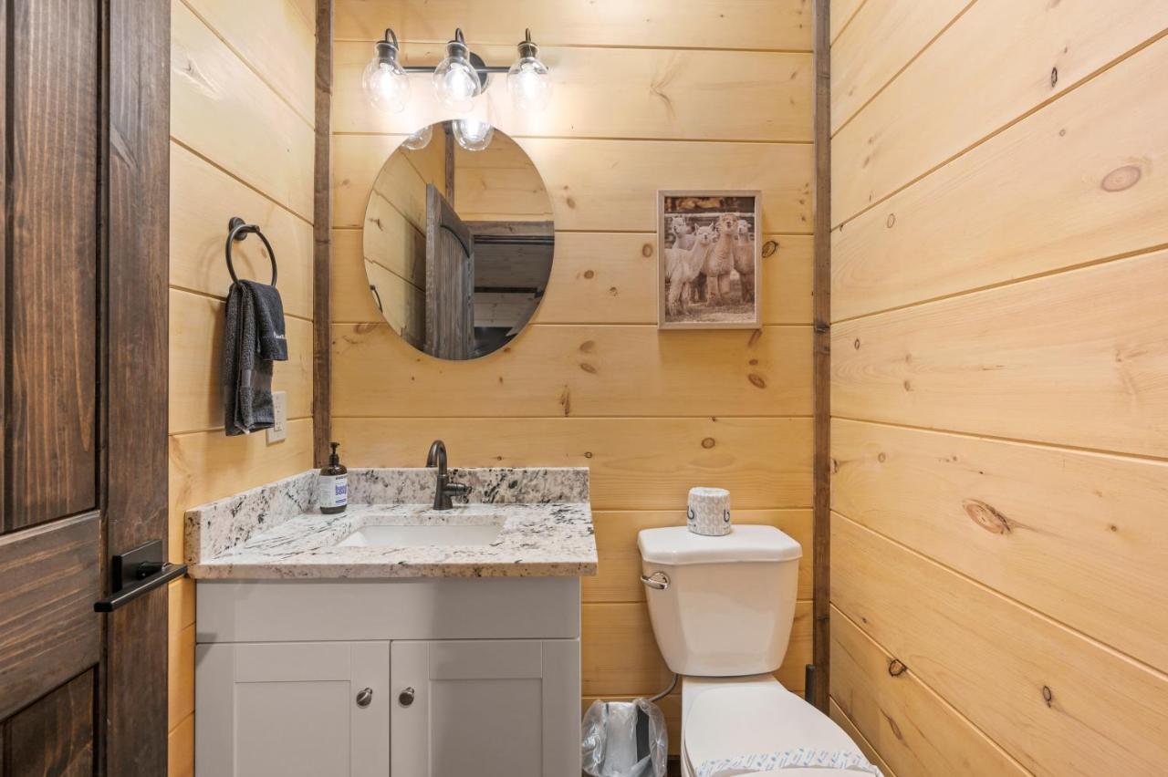 New Cozy Mountain Cabin Hot Tub Near Downtown Гатлінбург Екстер'єр фото